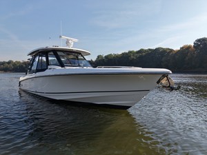 Boston Whaler 350 REALM 0 2025 Boston Whaler 350 REALM 1