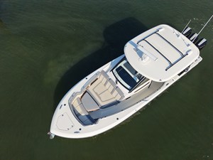 Boston Whaler 350 REALM 5 2025 Boston Whaler 350 REALM 6