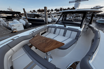 Boston Whaler 350 REALM 8 2025 Boston Whaler 350 REALM 9
