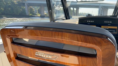 Boston Whaler 350 REALM 12 2025 Boston Whaler 350 REALM 13