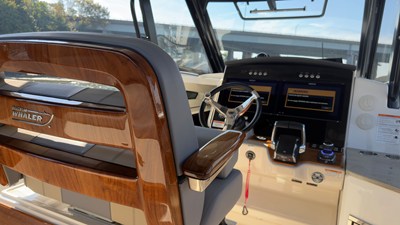 Boston Whaler 350 REALM 13 2025 Boston Whaler 350 REALM 14