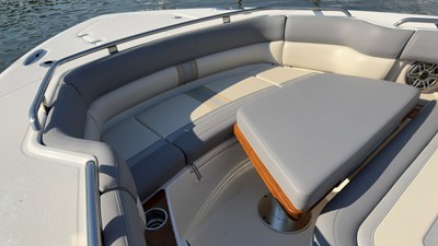Boston Whaler 350 REALM 15 2025 Boston Whaler 350 REALM 16
