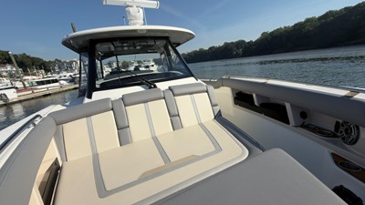 Boston Whaler 350 REALM 16 2025 Boston Whaler 350 REALM 17