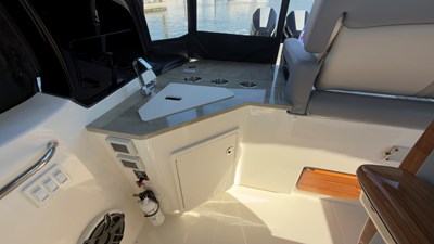 Boston Whaler 350 REALM 22 2025 Boston Whaler 350 REALM 23