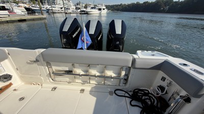 Boston Whaler 350 REALM 23 2025 Boston Whaler 350 REALM 24