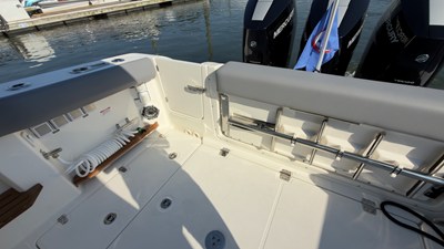 Boston Whaler 350 REALM 26 2025 Boston Whaler 350 REALM 27