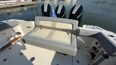 Boston Whaler 350 REALM 27 2025 Boston Whaler 350 REALM 28