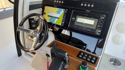 Boston Whaler 350 REALM 33 2025 Boston Whaler 350 REALM 34