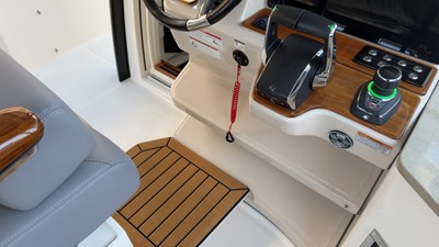 Boston Whaler 350 REALM 35 2025 Boston Whaler 350 REALM 36