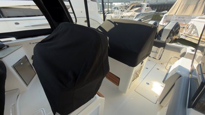 Boston Whaler 350 REALM 40 2025 Boston Whaler 350 REALM 41