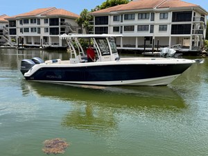 Robalo R302 CENTER CONSOLE 0 2017 Robalo R302 CENTER CONSOLE 1