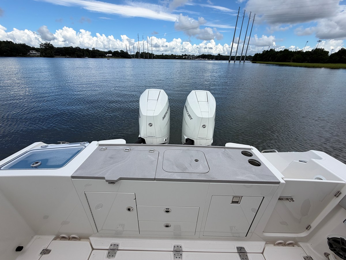 2026 Boston Whaler 330 Vantage 6