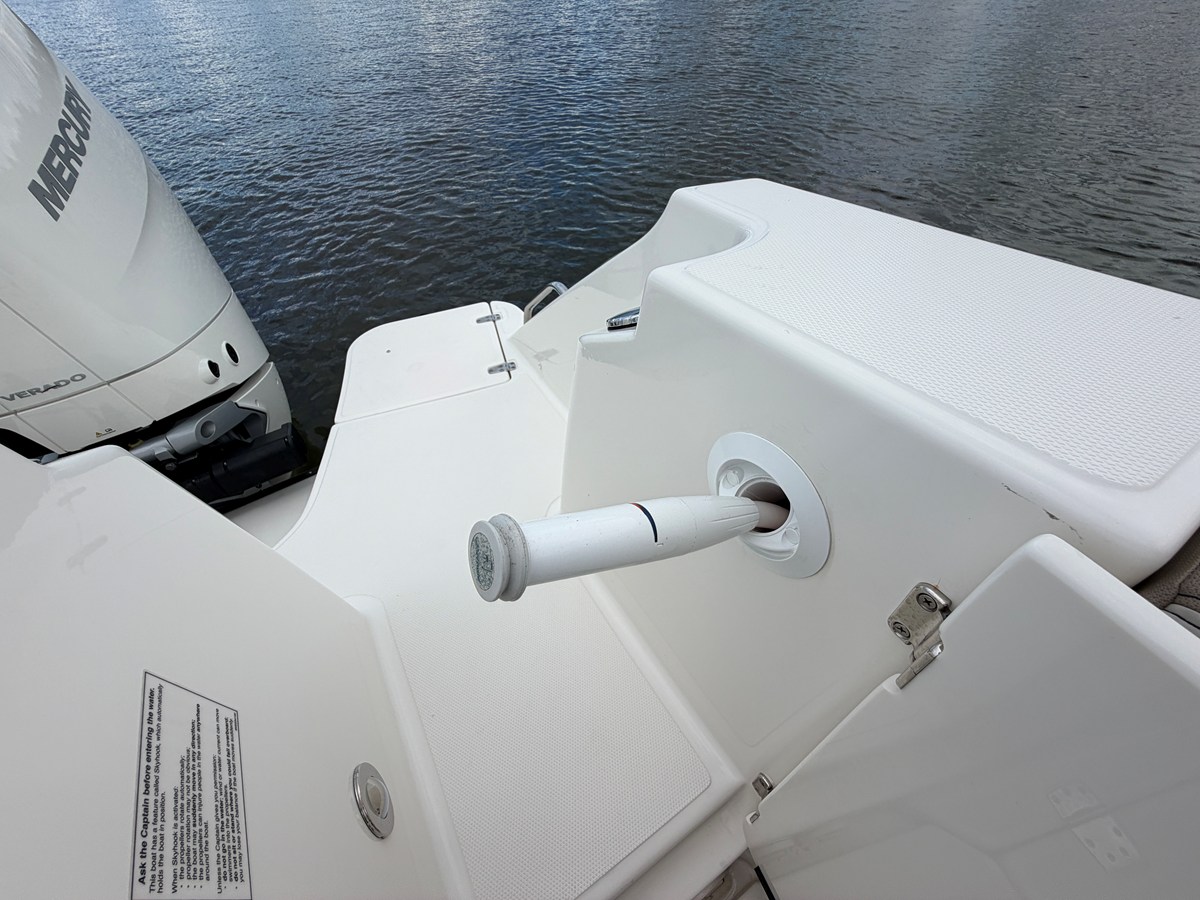 2026 Boston Whaler 330 Vantage 7