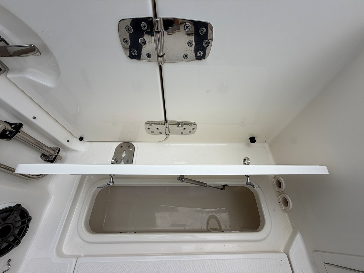 2026 Boston Whaler 330 Vantage 17