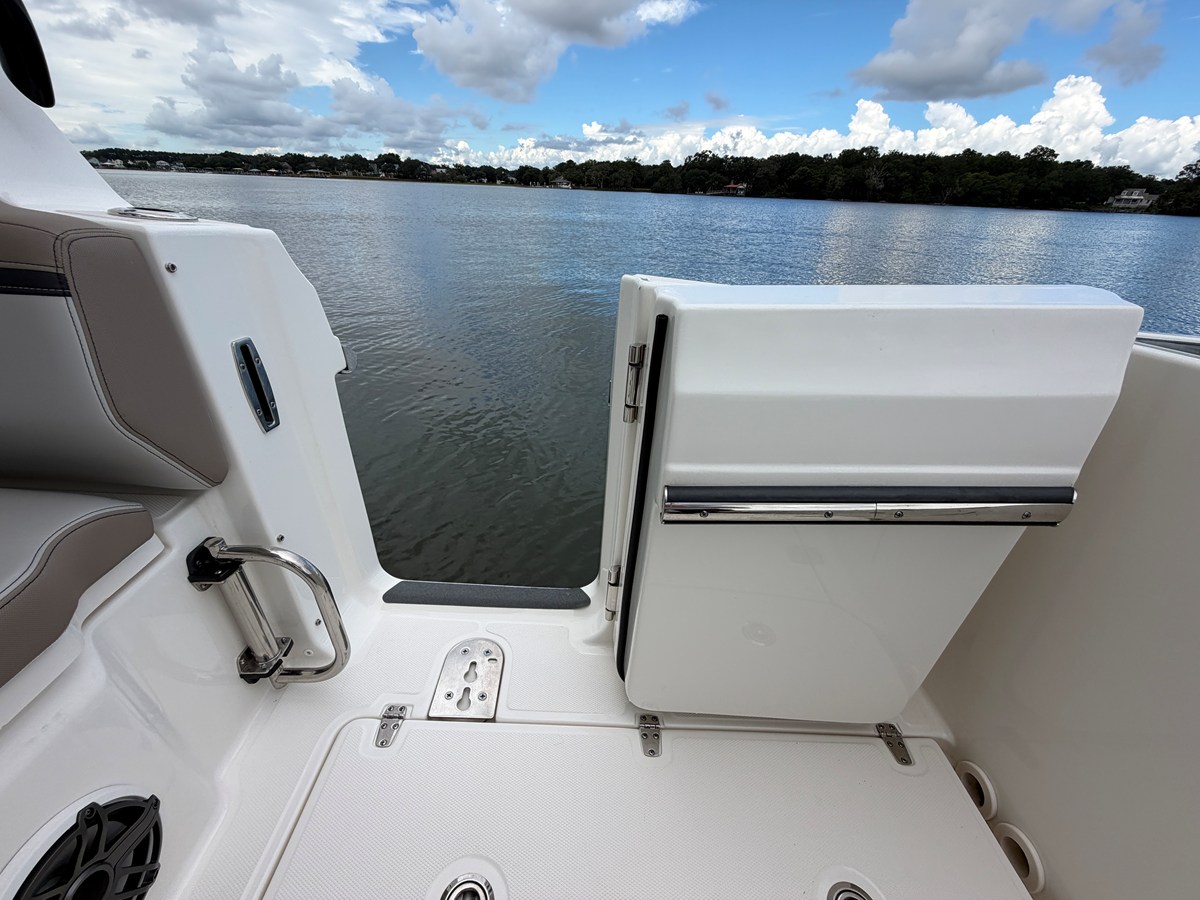 2026 Boston Whaler 330 Vantage 18