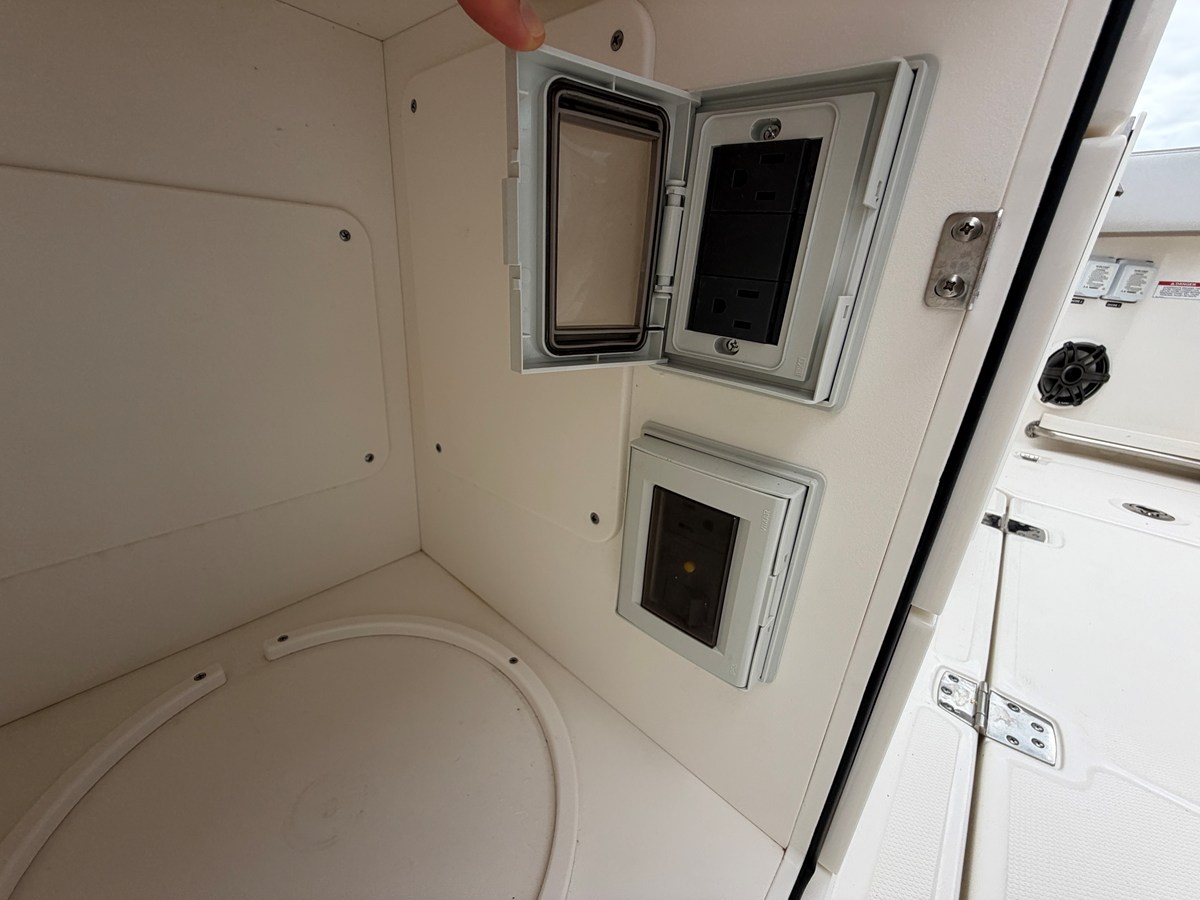 2026 Boston Whaler 330 Vantage 20