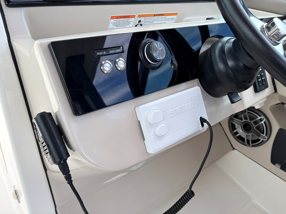 2026 Boston Whaler 330 Vantage 36