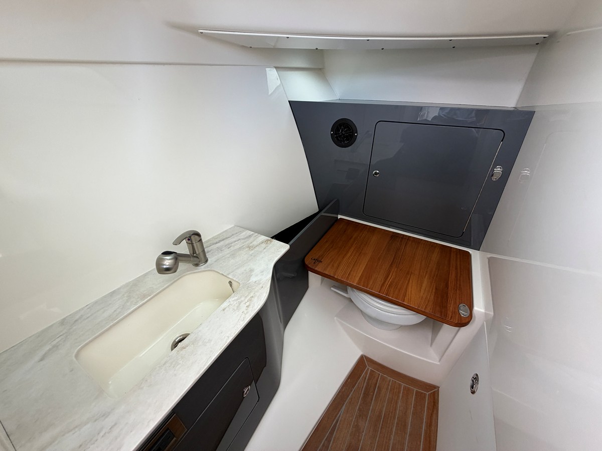 2026 Boston Whaler 330 Vantage 41