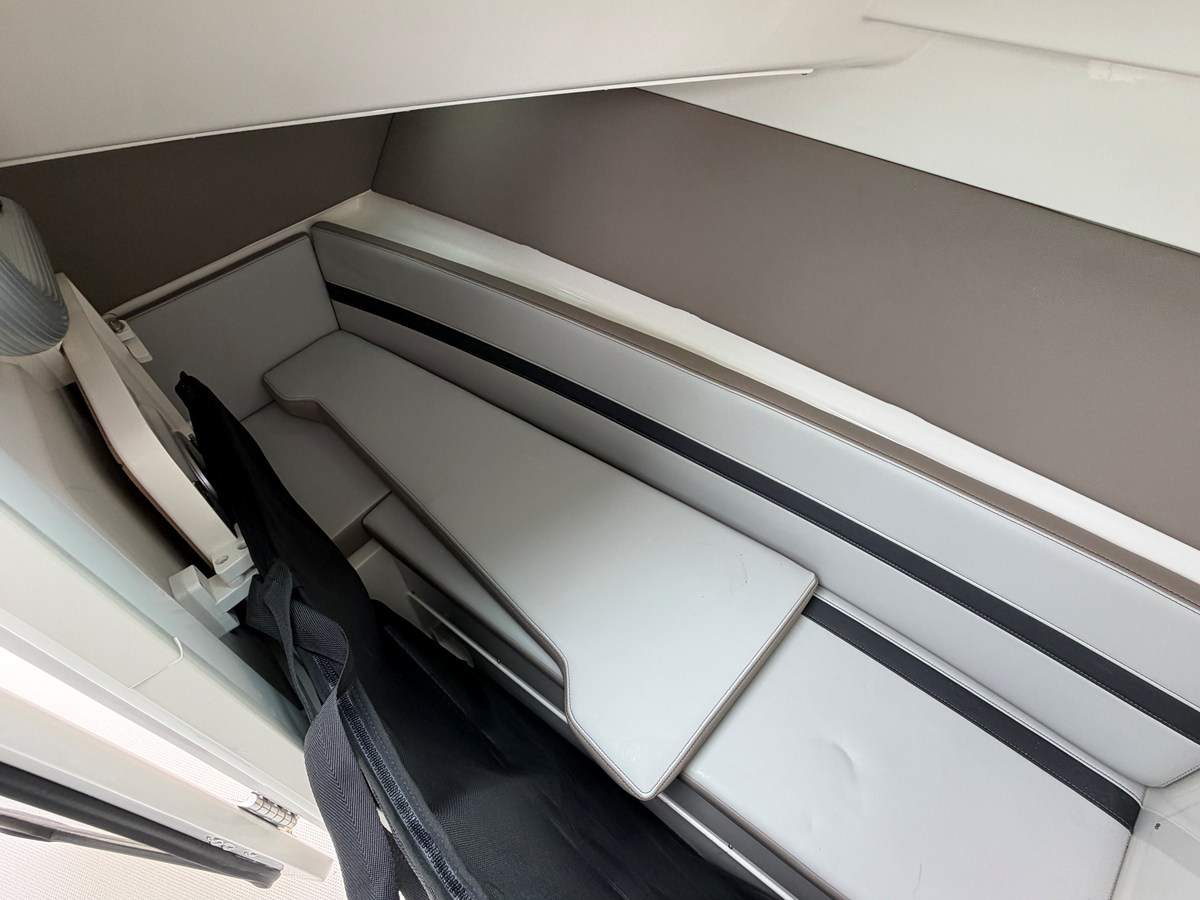 2026 Boston Whaler 330 Vantage 45