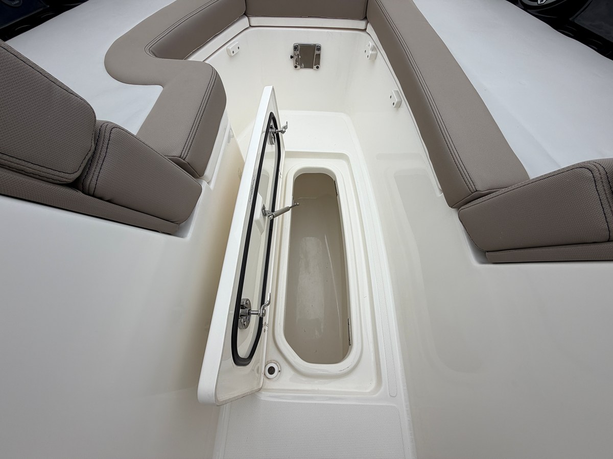 2026 Boston Whaler 330 Vantage 53