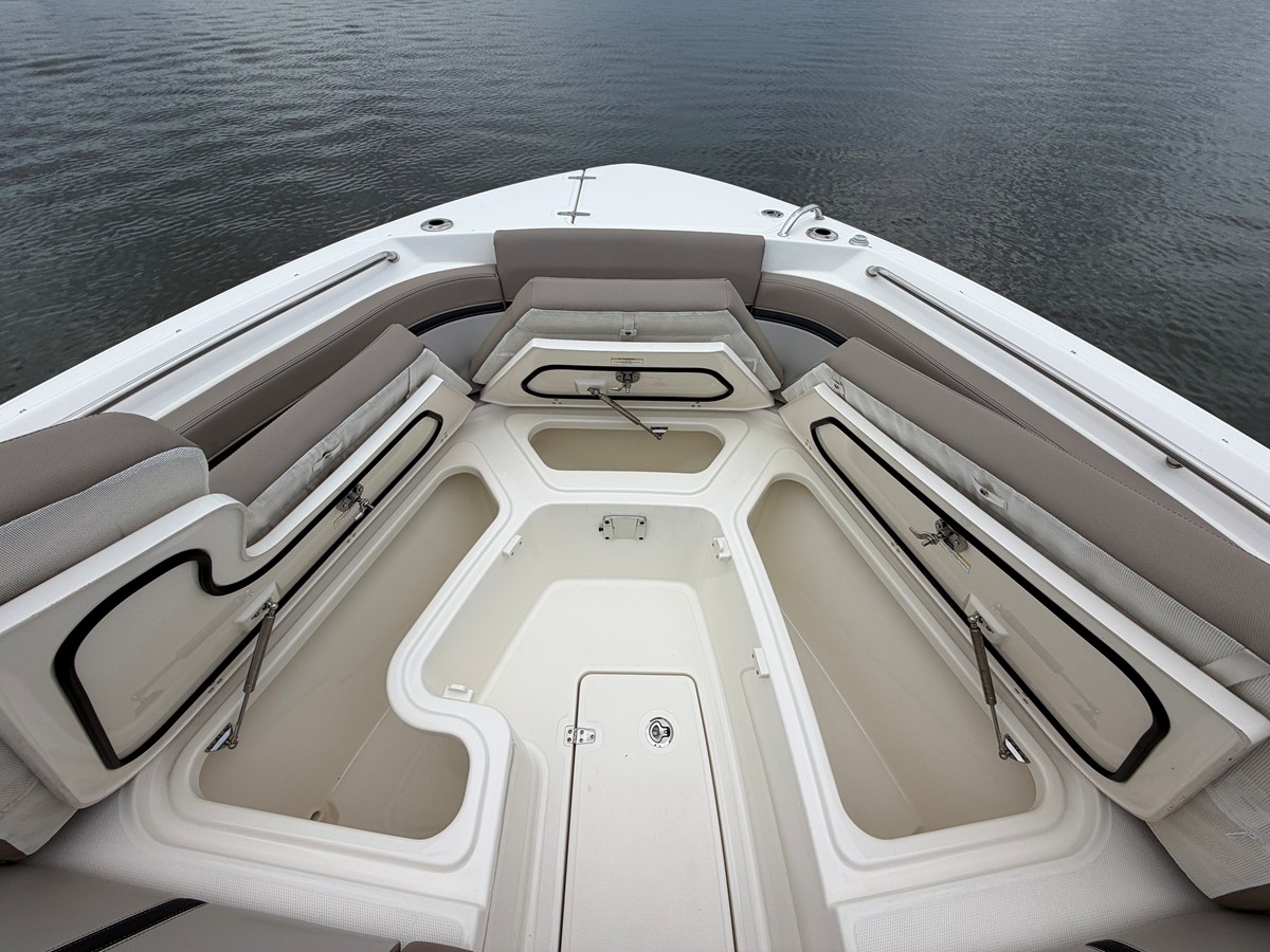 2026 Boston Whaler 330 Vantage 54