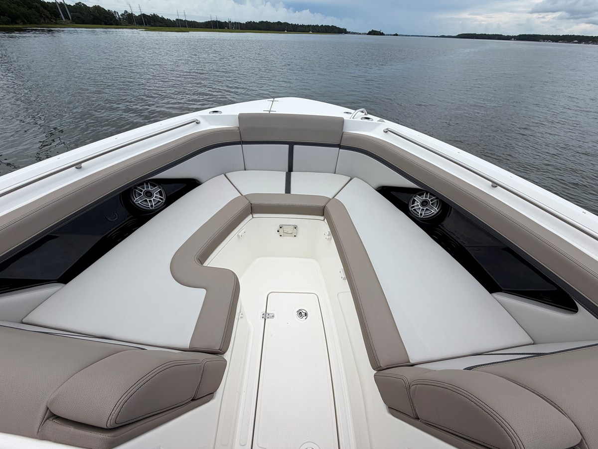 2026 Boston Whaler 330 Vantage 55