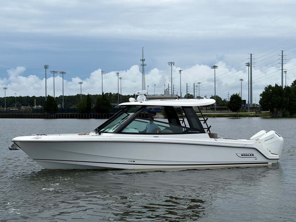 2026 Boston Whaler 330 Vantage 57