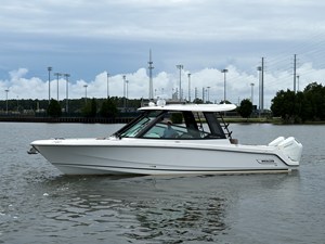 Boston Whaler 330 Vantage 0 2026 Boston Whaler 330 Vantage 1