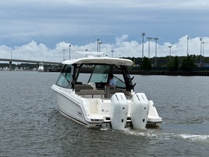 Boston Whaler 330 Vantage 1 2026 Boston Whaler 330 Vantage 2