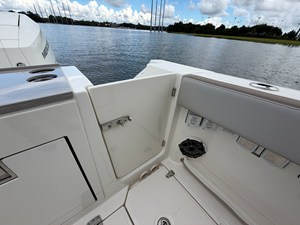 Boston Whaler 330 Vantage 8 2026 Boston Whaler 330 Vantage 9