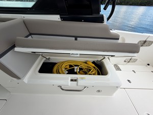Boston Whaler 330 Vantage 22 2026 Boston Whaler 330 Vantage 23