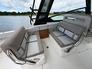 Boston Whaler 330 Vantage 26 2026 Boston Whaler 330 Vantage 27