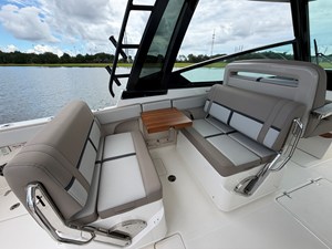 Boston Whaler 330 Vantage 27 2026 Boston Whaler 330 Vantage 28