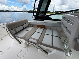 Boston Whaler 330 Vantage 29 2026 Boston Whaler 330 Vantage 30
