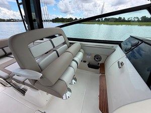 Boston Whaler 330 Vantage 31 2026 Boston Whaler 330 Vantage 32