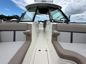 Boston Whaler 330 Vantage 48 2026 Boston Whaler 330 Vantage 49