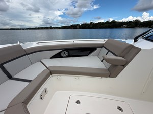Boston Whaler 330 Vantage 51 2026 Boston Whaler 330 Vantage 52