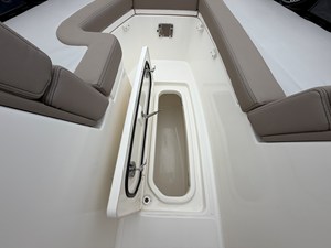 Boston Whaler 330 Vantage 52 2026 Boston Whaler 330 Vantage 53