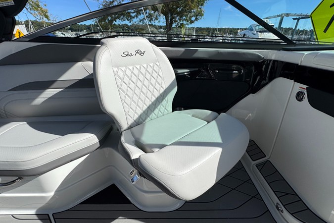 2026 Sea Ray SLX 280 Outboard 16