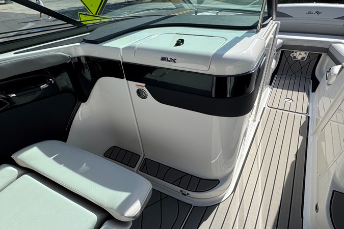 2026 Sea Ray SLX 280 Outboard 21