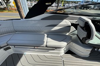Sea Ray SLX 280 Outboard 9 2026 Sea Ray SLX 280 Outboard 10