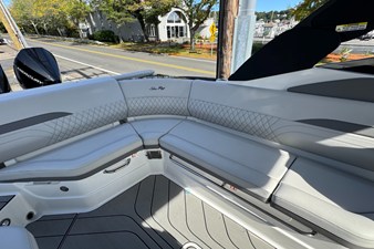 Sea Ray SLX 280 Outboard 10 2026 Sea Ray SLX 280 Outboard 11