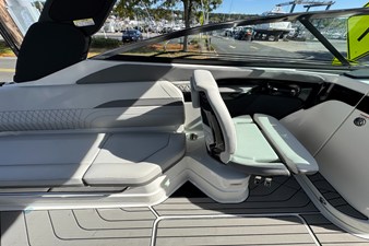 Sea Ray SLX 280 Outboard 12 2026 Sea Ray SLX 280 Outboard 13