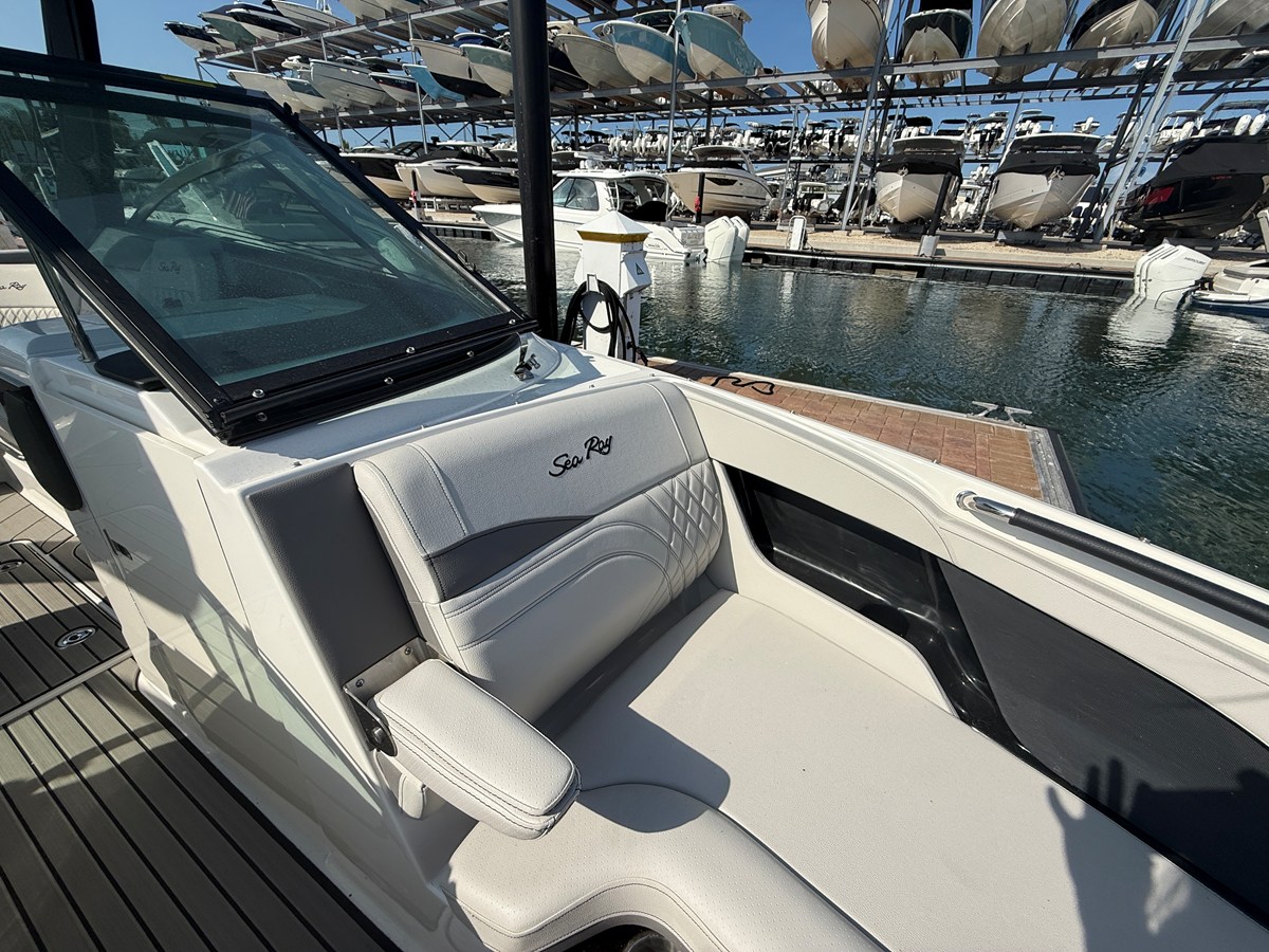 2026 Sea Ray SLX 260 Outboard 6