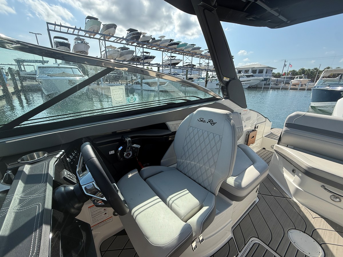 2026 Sea Ray SLX 260 Outboard 8