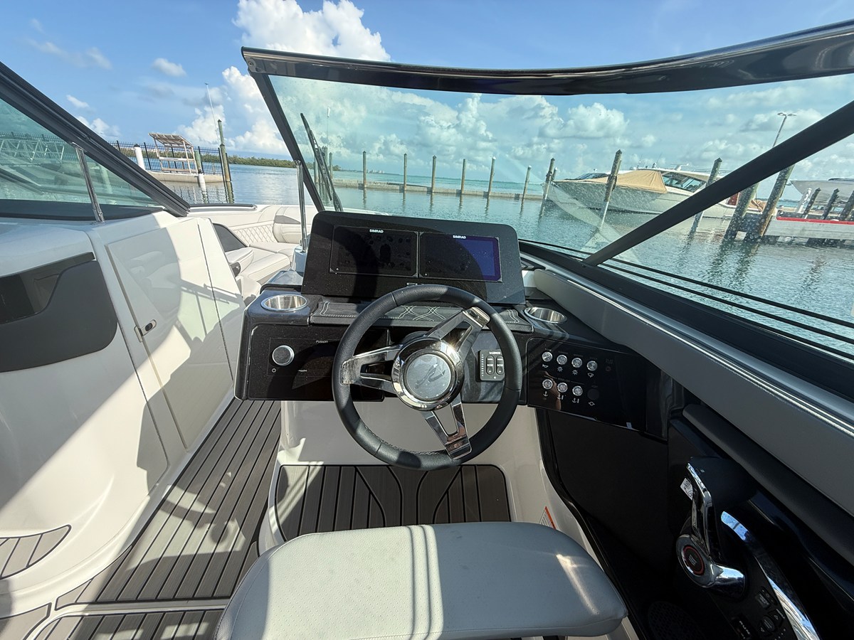 2026 Sea Ray SLX 260 Outboard 10