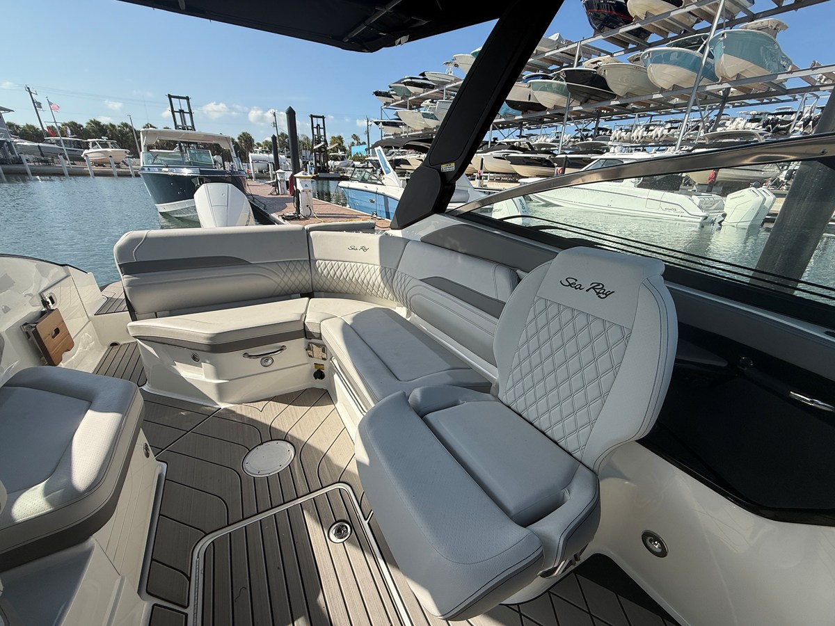 2026 Sea Ray SLX 260 Outboard 14