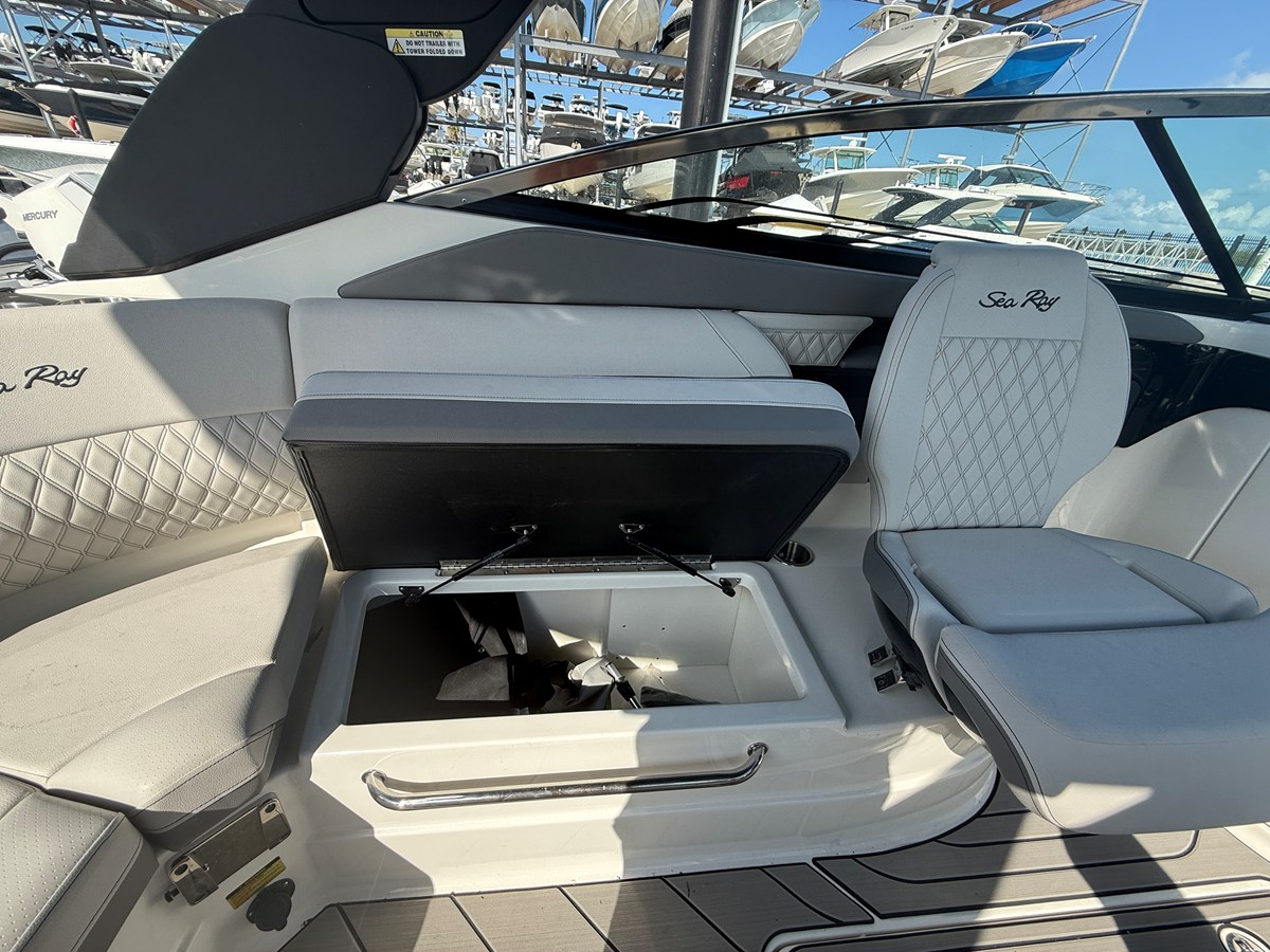 2026 Sea Ray SLX 260 Outboard 18