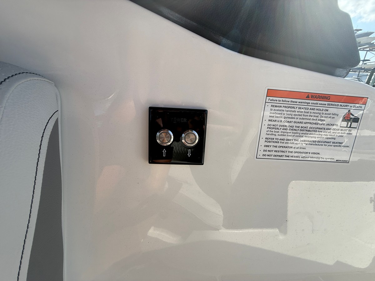 2026 Sea Ray SLX 260 Outboard 19