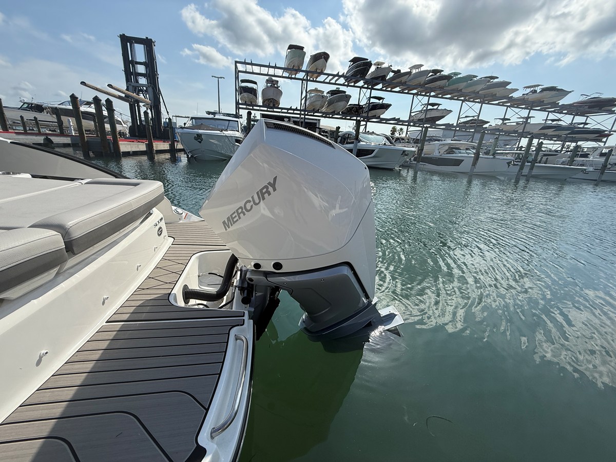 2026 Sea Ray SLX 260 Outboard 24